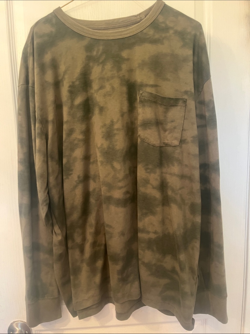 Old Navy Men's Olive Green Tie-Dye Long Sleeve Pocket Tee
